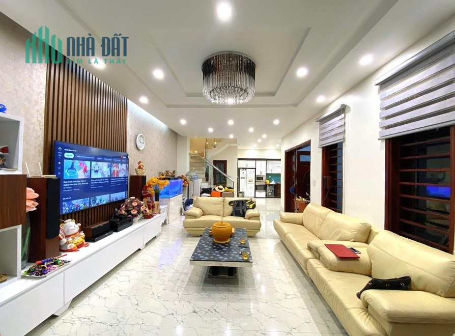Bán nhà TRUNG YÊN CẦU GIẤY Vỉa hè 3 Ô tô tránh 80m2, Mt 5.5m, Giá 23.8 Tỷ.