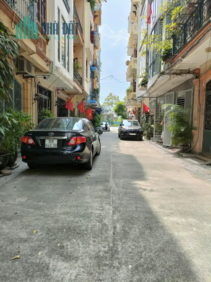 Biệt thự sân vườn 100m2 ngõ thông ô tô tránh Bồ Đề chỉ có 12 tỷ