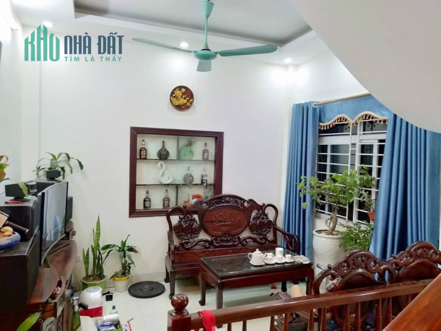 Nhỉnh 3 tỷ có nhà 40m2 x 4 tầng Xuân Đỉnh, ngõ rộng thoáng, ở ngay.