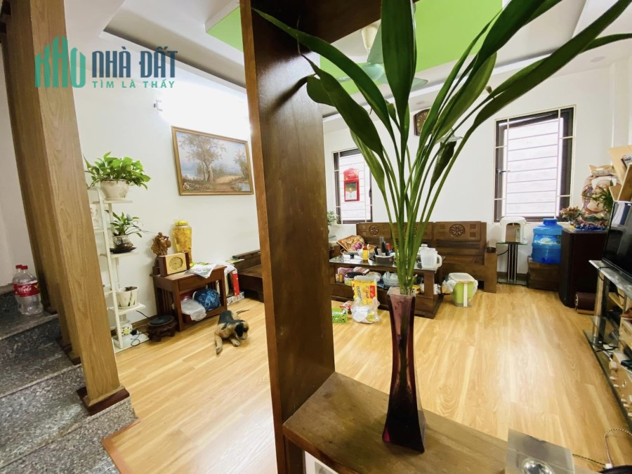 Chuyển công tác cần tiền gấp Nhà Thanh Trì 5 tầng tự xây 55m mt4.1m, gần oto