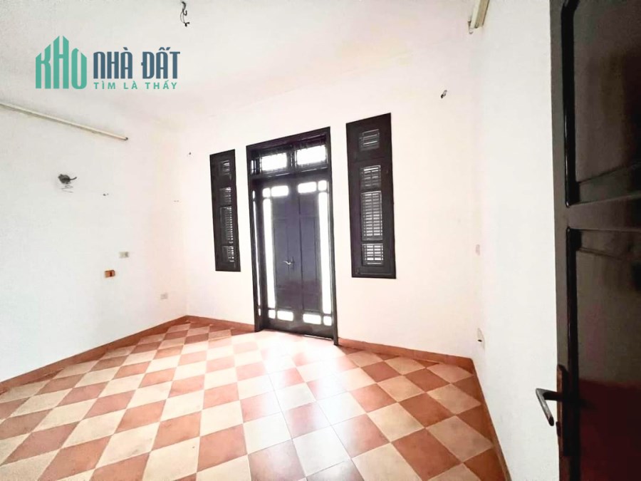 Bán ngay nhà 40m2 Hoàng Văn Thái, có gara oto lớn