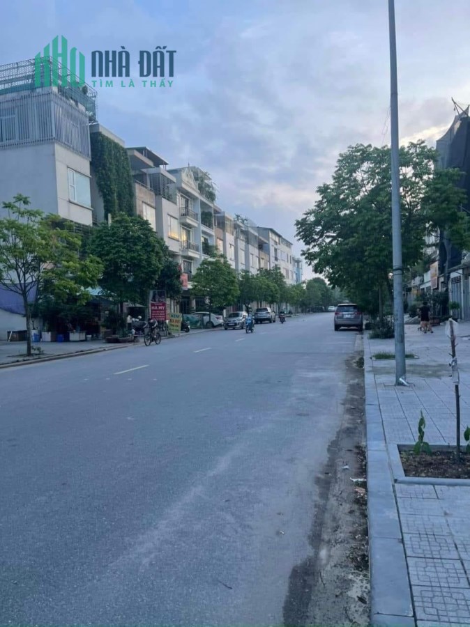 Cho thuê biệt thự Tổng cục 5 Yên Xá Tân Triều, sát KĐT Văn Quán, DT 250m