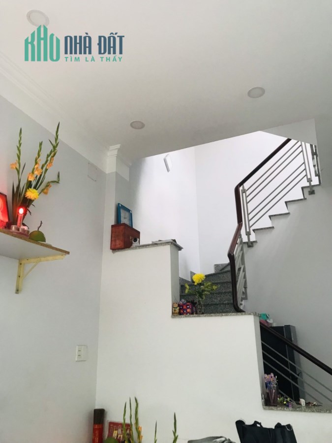 Bán nhà đường Tân Phước quận 10 giá rẻ, sát mặt tiền, lô góc