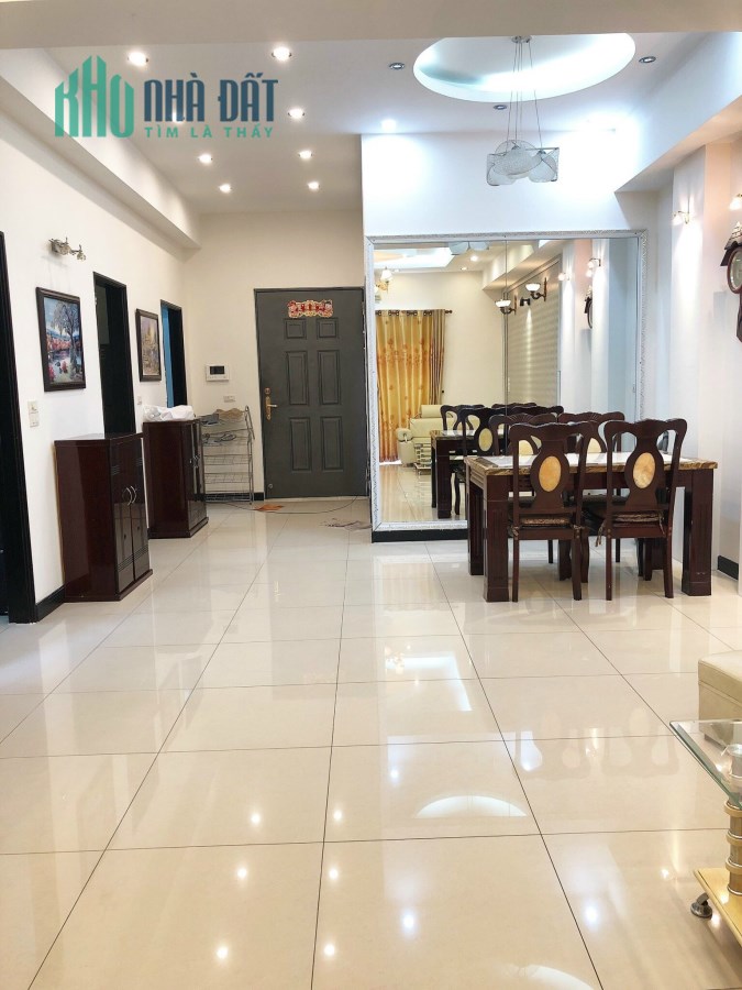 Cần cho thuê CHCC Flemington quận 11, DT 96m2, 3PN, 2 tollet, đầy đủ nội thất, giá 18 triệu/tháng