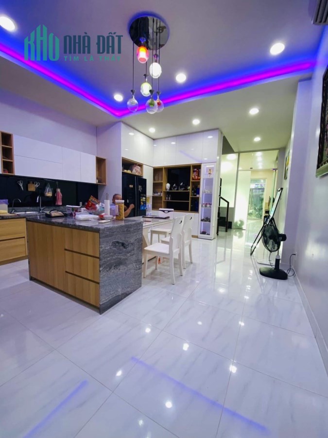 BÁN NHÀ KHU VIP TẶNG FULL NT. ĐỐI DIỆN DH RMIT _ KDC VEN SÔNG QUẬN 7