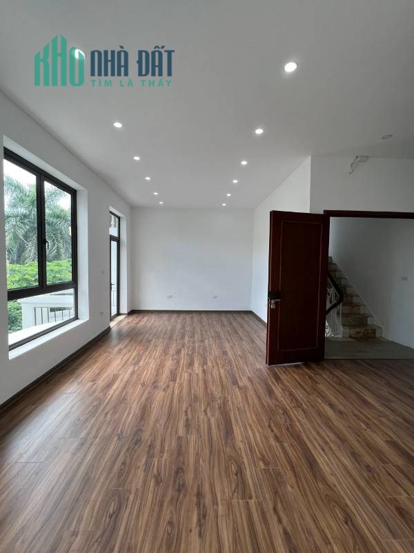 Cho thuê biệt thự lô góc Tây Nam Linh Đàm, 500m, mặt tiền 30m,quá VIP để kinh doanh