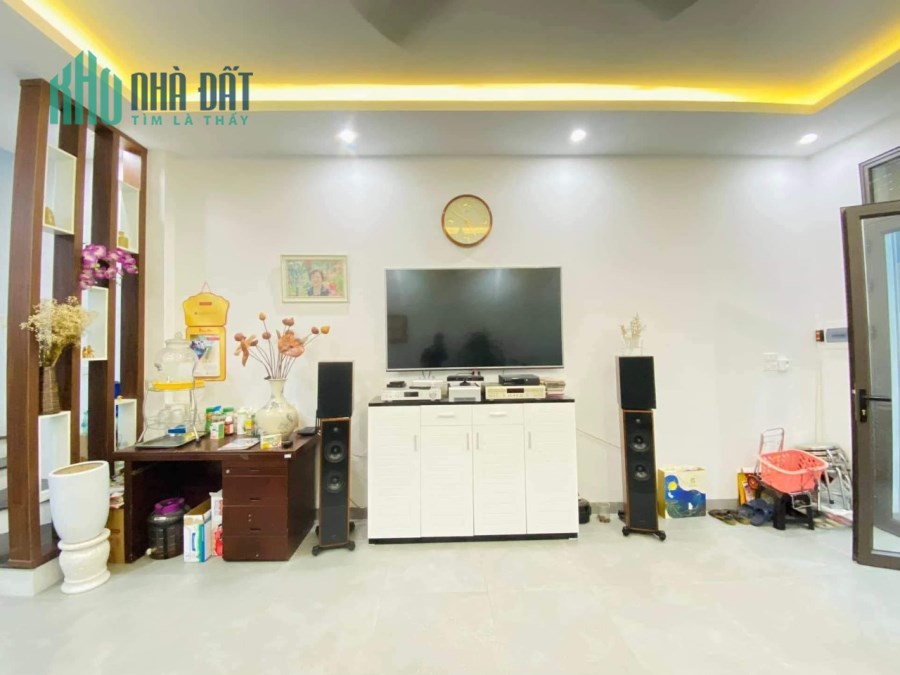 Nhà Hào Nam 42m2 ,5 tầng xây mới, mặt tiền  4m , cách phố 30m ,