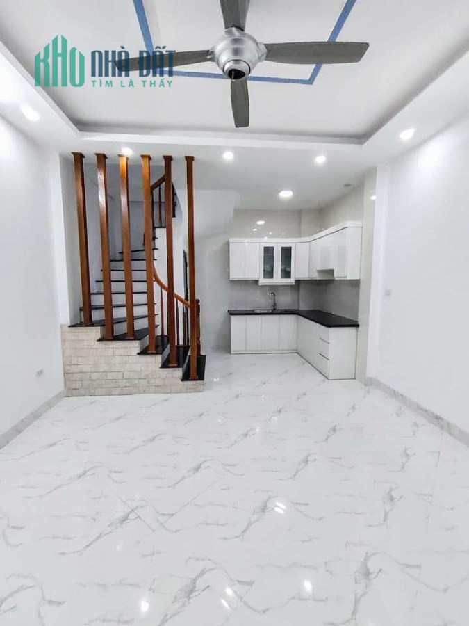 Bán nhà Lệ Mật, Việt Hưng 30m2x 5 tầng, mặt tiền rộng: 4m, 3.1 tỷ