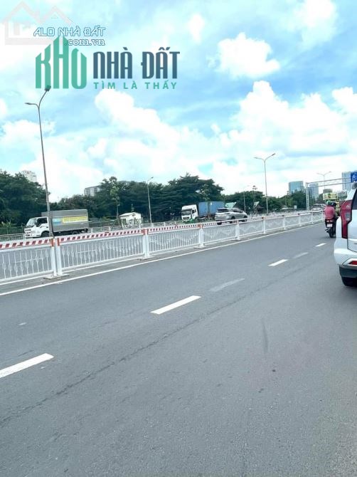 Bán Nhà Cấp 4 Tiện Xây CHDV ,Hẻm Nguyễn Văn Linh ,110m2, Giá 7. 8 Tỷ