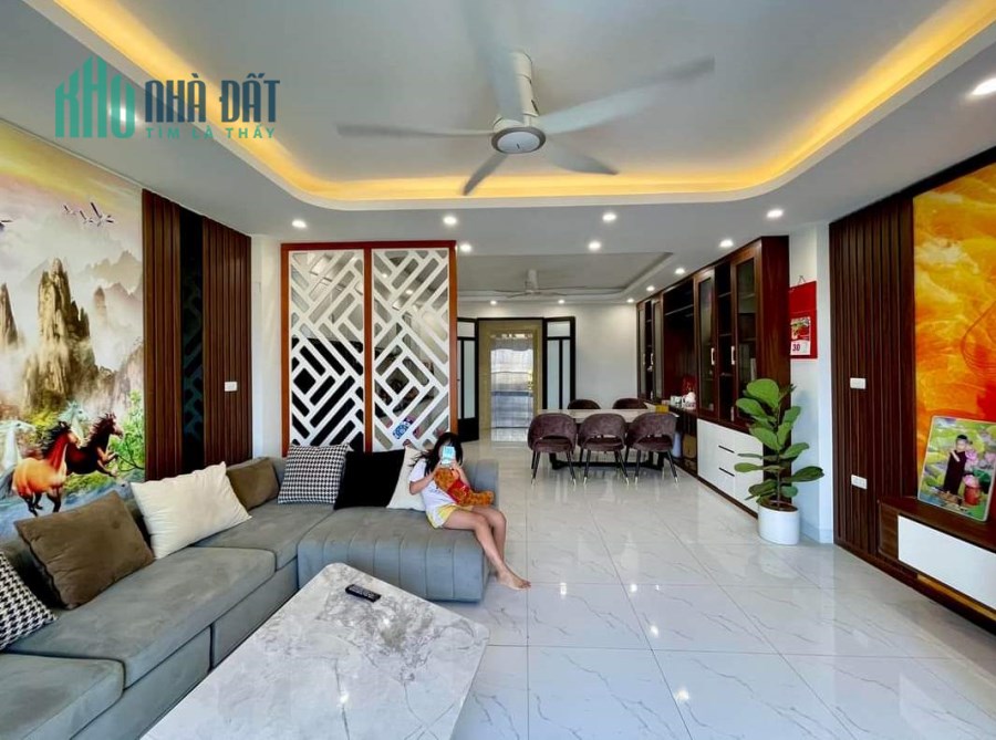 Tôi bán nhà mặt phố Tây Sơn sầm uất gần phố Thái Hà 200m2 chỉ 38.9 tỷ. LH 0989.62.6116