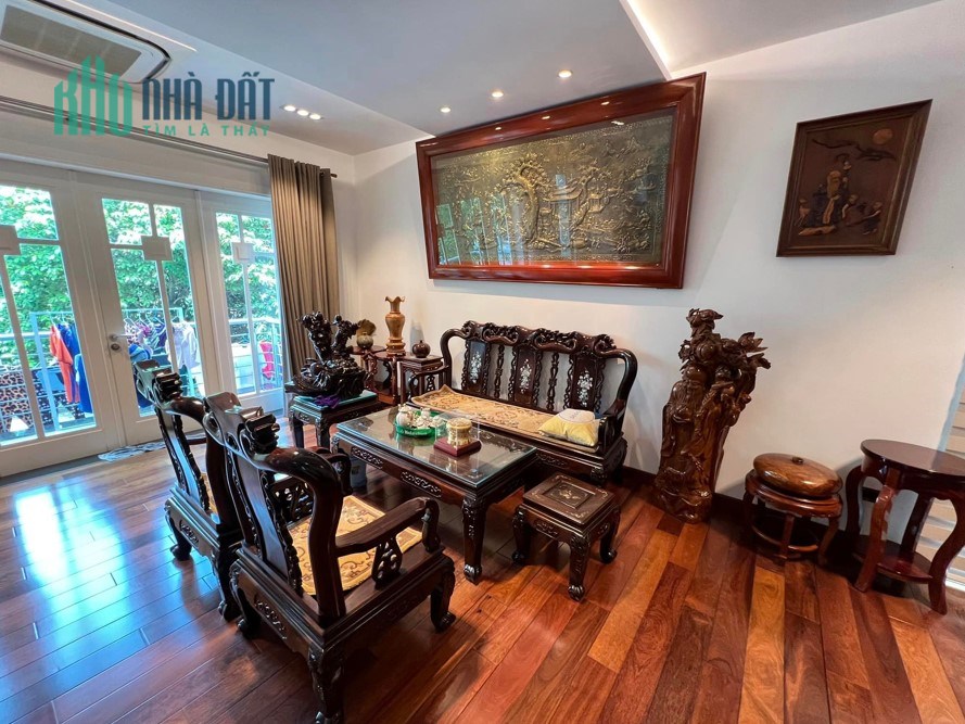 Bán Biệt thự CẦU GIẤY View vườn Hồng, 230m2 x 4T, Mt 10M, Giá 38 Tỷ.