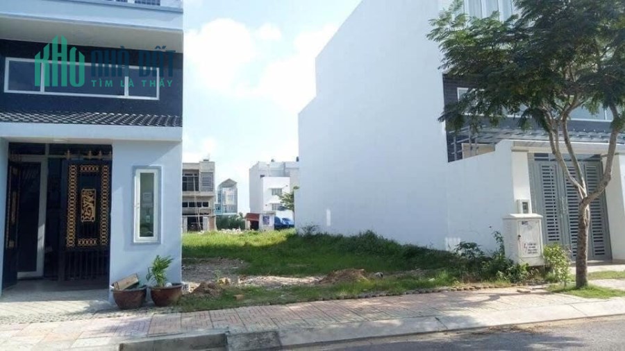 Cần bán gấp lô đất đường nhựa 20m - SHR - giá rẻ