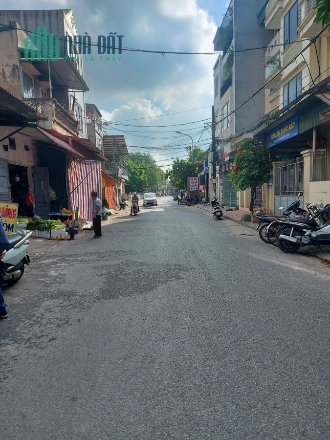 Bán nhà Nguyễn Văn Cừ, oto tránh, kinh doanh sầm uất, 76m, 11.8 tỷ