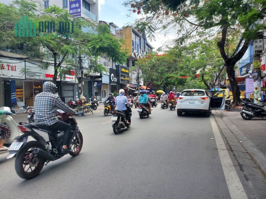 Bán nhà 3 tầng mặt đường Lương Khánh Thiện, 60m2 giá 12.5 tỷ