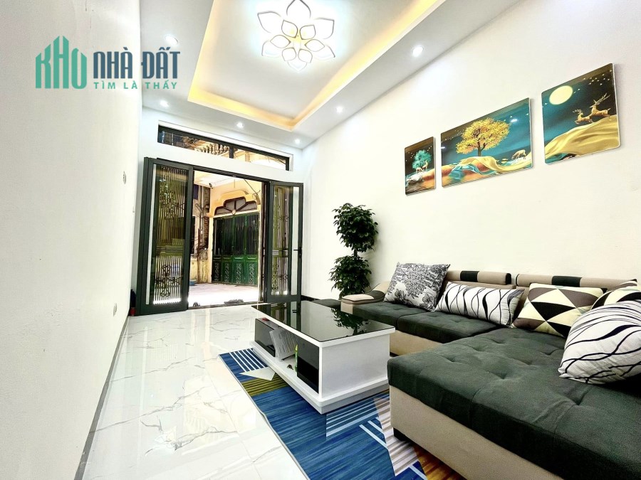 NHÀ MẶT NGÕ 8 VŨ THẠCH 53 m2 4 Tầng 4 Ngủ – 6.510 Tỷ