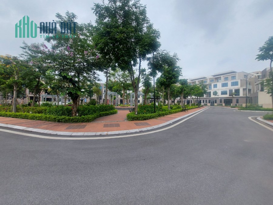 Cự hiếm, Biệt thự kdt Đặng Xá diện tích 315m, 3 mặt tiền, vỉa hè rộng giá chỉ 26 tỷ.
