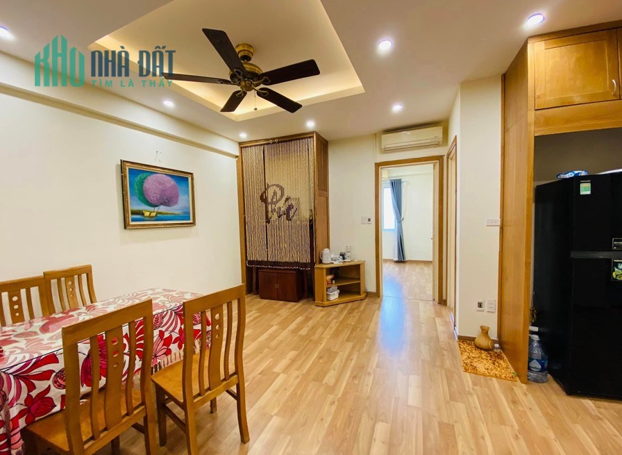 Bán chung cư Hoàng Quốc Việt, mới vận hành 5 năm 75m2, Giá 2.8 Tỷ.