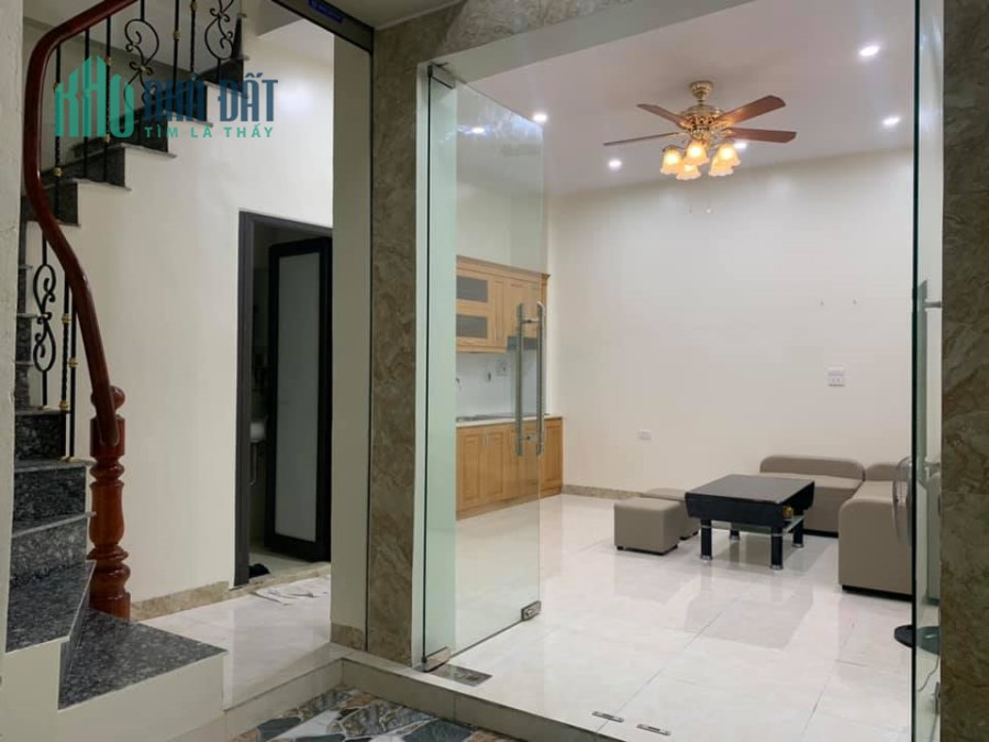 Mặt ngõ Đê Trần Khát Chân giá 2.85 tỷ, 30mx 5 tầng, ở luôn