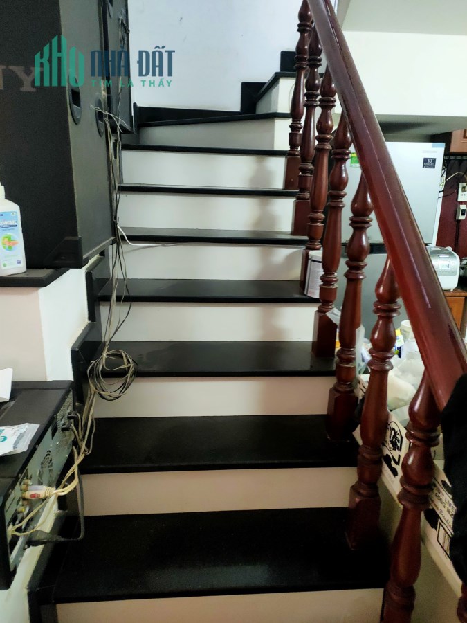 Nhà HXH đường 835 phú hữu diện tích 50m đúc 2 lầu vị trí đẹp