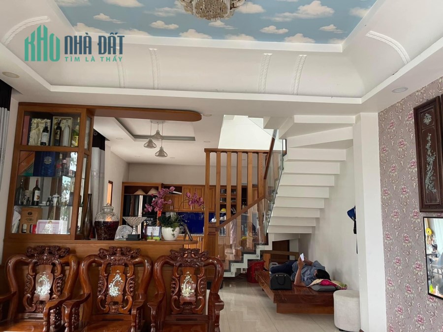 BIỆT THỰ MINI, NGANG 6,5M, DÀI 16.5M, NHỈNH 6TY

Ô TÔ NGỦ TRONG NHÀ HÀ HUY GIÁP/, QUẬN 12