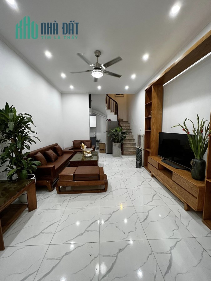 Nhà đẹp ở luôn phố Ngọc Khánh, 33m2, 4 tỷ, gần ô tô, vị trí đẹp