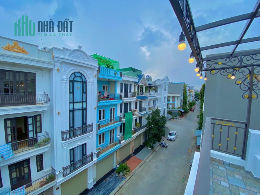 CẦN TIỀN BÁN GIẢM SỐC 200 TRIỆU - NHÀ 4 TẦNG GIÁ 3 TỶ TĐC XI MĂNG