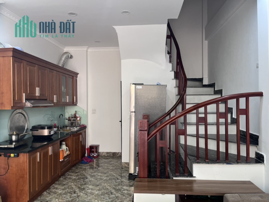Bán nhà Tư Đình, 5 Tầng, Dt31m, Mt4m, Giá hơn 3 tỷ.