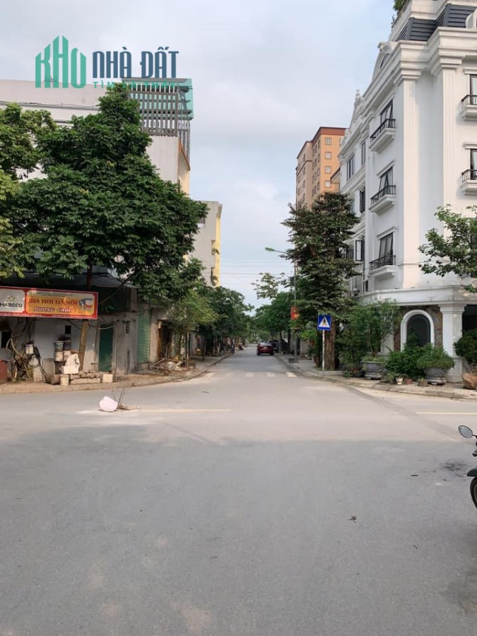 Đất phân lô TĐC Giang Biên, Long Biên, 75m, MT 5m, view vườn hoa, 8.x tỷ