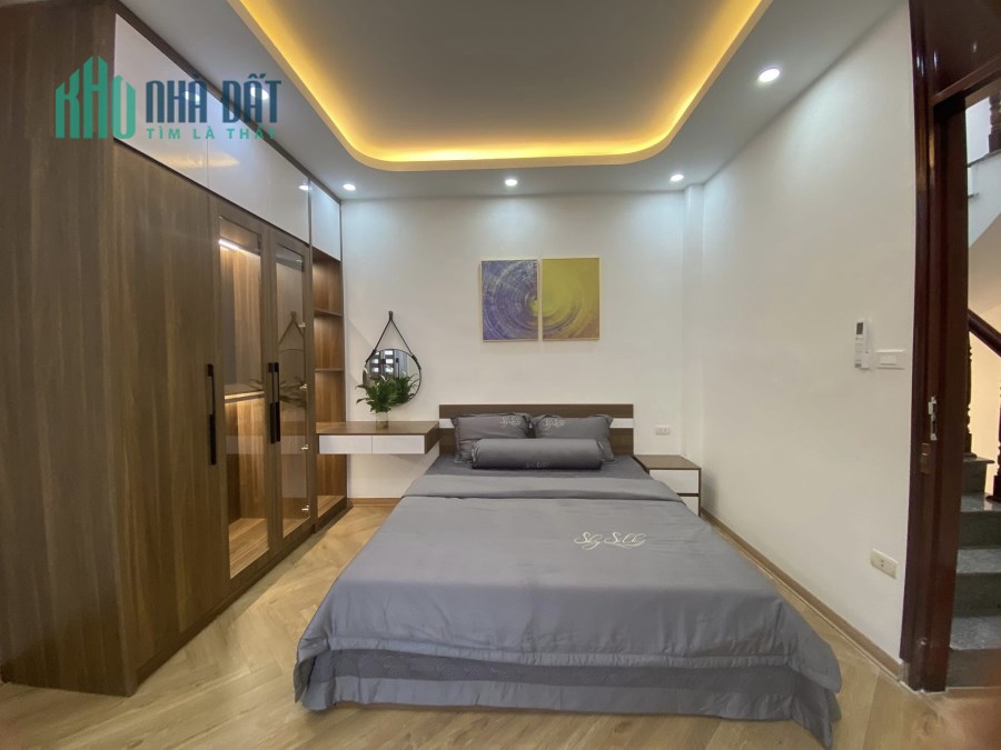 BÁN GẤP NGÕ 165 CẦU GIẤY, RẤT HIẾM, 10M RA Ô TÔ TRÁNH, BA BƯỚC RA PHỐ, 41M2 NHỈNH 5 TỶ