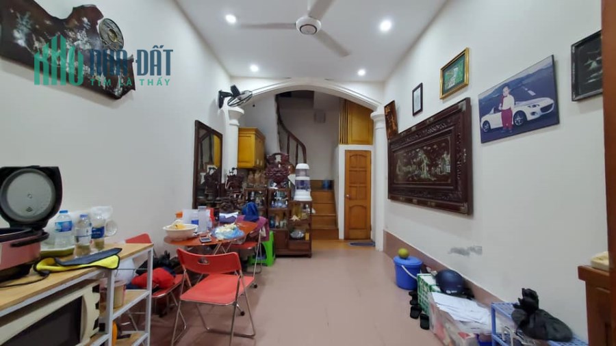 Bán nhà 24m2  TT Cầu Giấy. chỉ 1,75 tỷ. Nhà đẹp, 2 ngủ, sẵn ở luôn.