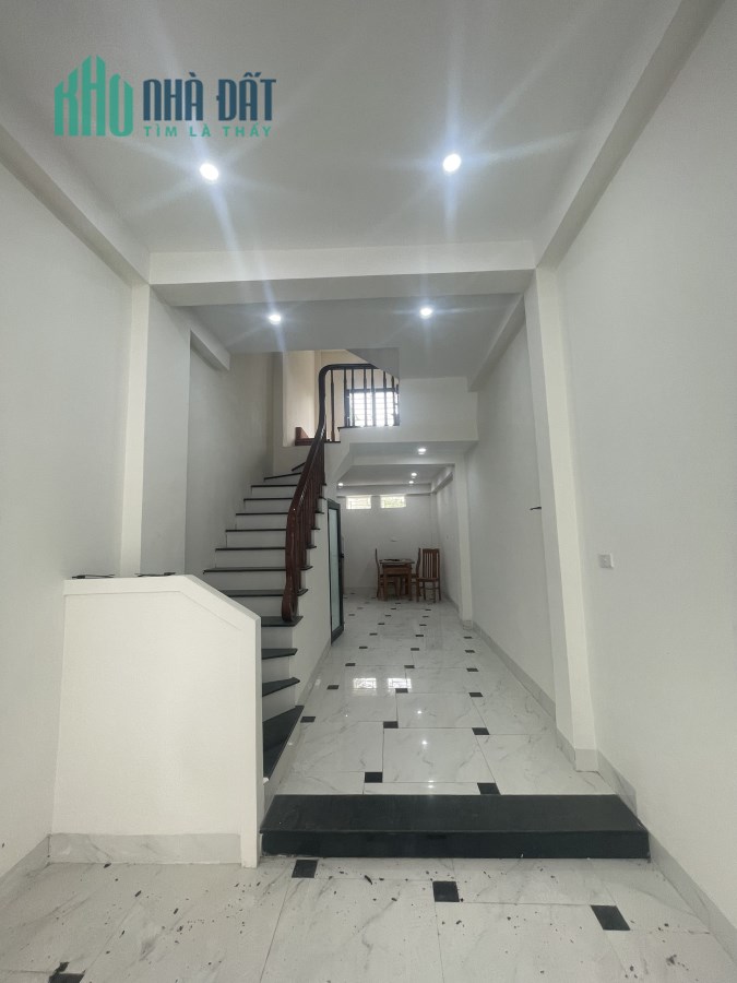 Bán nhà Yên Nghĩa, xây mới 5 tầng, gân bến xe Yên Nghĩa, vài bước chân ra đường ô tô tránh