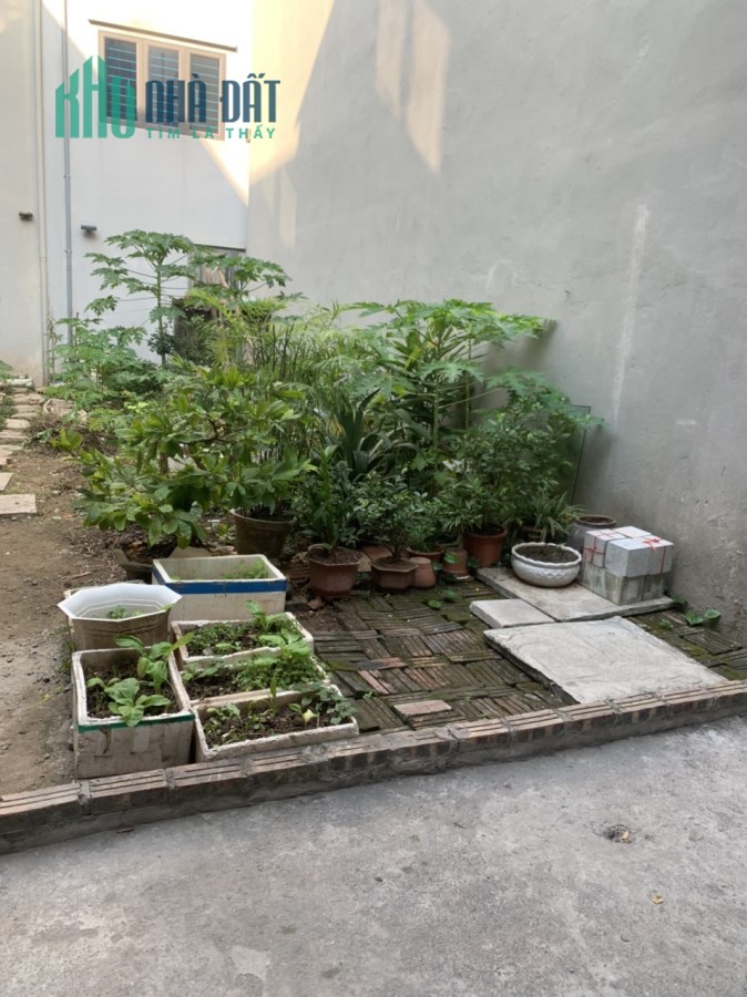 Hiếm.Nhỉnh 2 tỉ 45m Giang Biên, ô tô vào đất.Giao thông thuận tiện.An sinh đỉnh