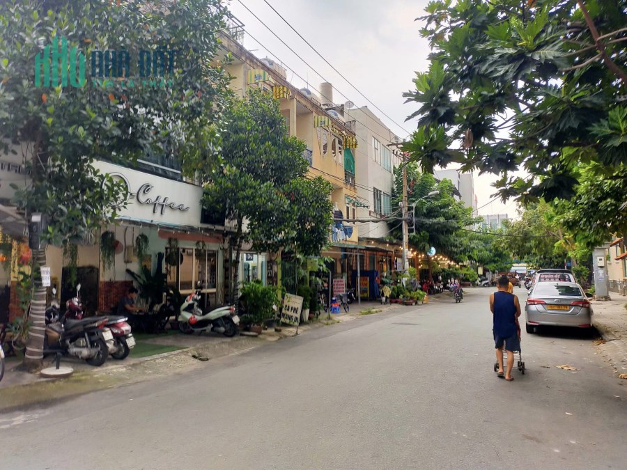 XE HƠI NGỦ TRONG NHÀ . LÊ TRỌNG TẤN  ,  TÂN PHÚ . GẦN TRƯỜNG ĐH CÔNG NGHIỆP THỰC PHẨM . 51M CHỈ 5.4