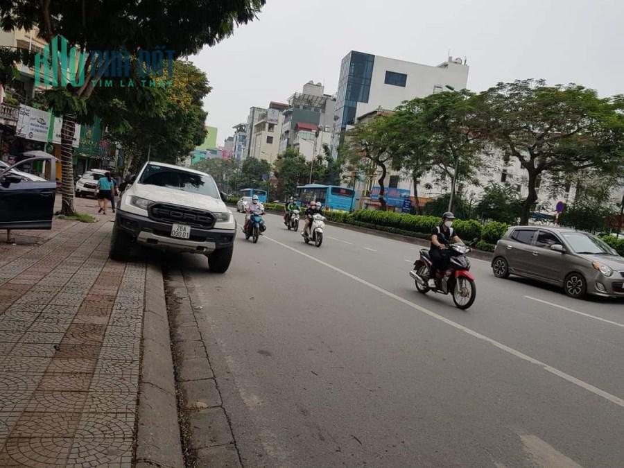 Bán rất gấp nhà mặt phố Lê Thanh Nghị 60m2, 4 tầng, 15 tỷ.