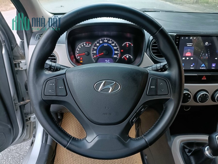 CẦN BÁN GẤP XE HUYNDAI i10 SX 2015 MT - RIN TỪNG CON ỐC 99%