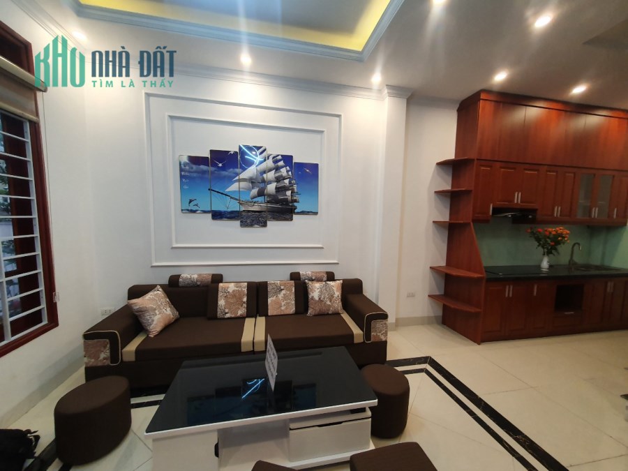 Hơn 3  tỷ có nhà 5 Tầng, Dt Sd 47m, Mt4m. Ô tô đỗ cổng.
