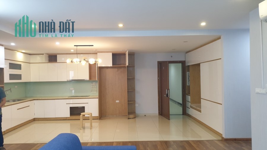 Chủ nhà cần tiền bán rẻ gấp căn hộ 4 ngủ, 161m2  tòa R4 Goldmarkcity ezwBed