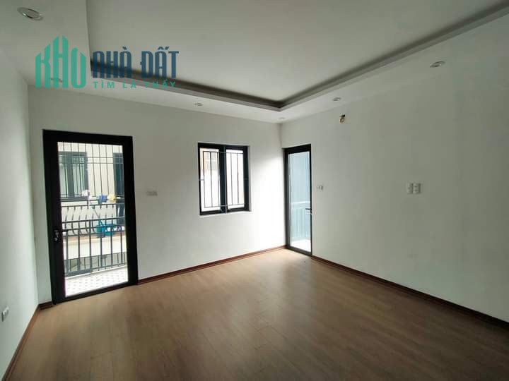 Chỉ 4.x tỉ 45m Ngọc Thuy, Ô tô vào đất.Chỉ 5 phút sang Mipec,Cầu LB.Vào phố gần