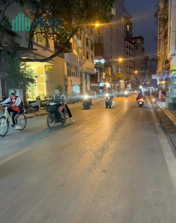 BÁN NHÀ MẶT PHỐ NGUYỄN TRƯỜNG TỘ TT BA ĐÌNH 110M 7 TẦNG MẶT TIỀN 5.2M GIÁ 69 TỶ