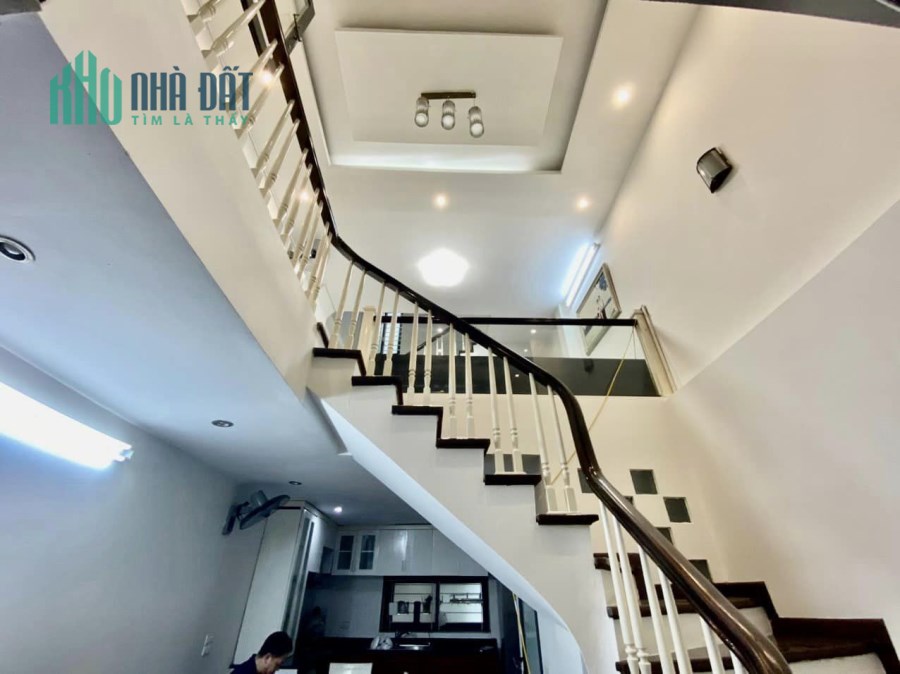 BÁN NHÀ Ở TRUNG KÍNH – 4 TẦNG MỚI – MT 3,5 M – NỞ HẬU – NGÕ NÔNG GẦN HỒ - 4,9 TỶ - 50 M2