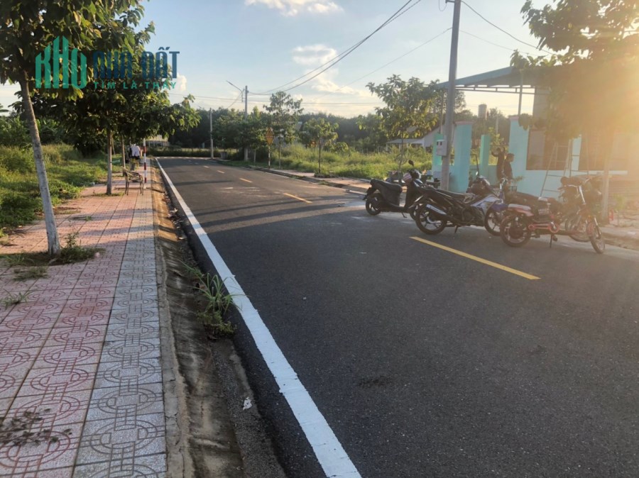 Bán gấp lô nền trong KDC ở TT Thị xã Phước long