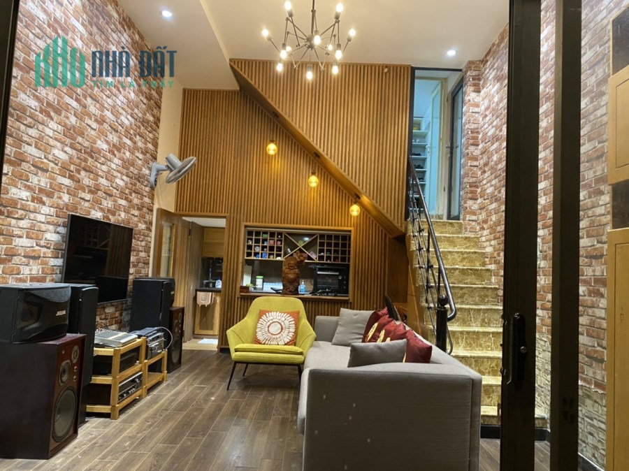 Nhà Huỳnh Thúc Kháng, kiệt thẳng 2.5m, 50m ra MT, 30m2, 3 tầng, còn mới