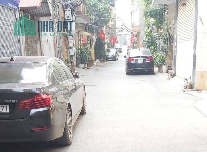 Xuân La,Tây_Hồ, sát Lạc Long Quân
Cực hiếm, 68m đất, cách ô tô 20m, khu phân lô quân đội