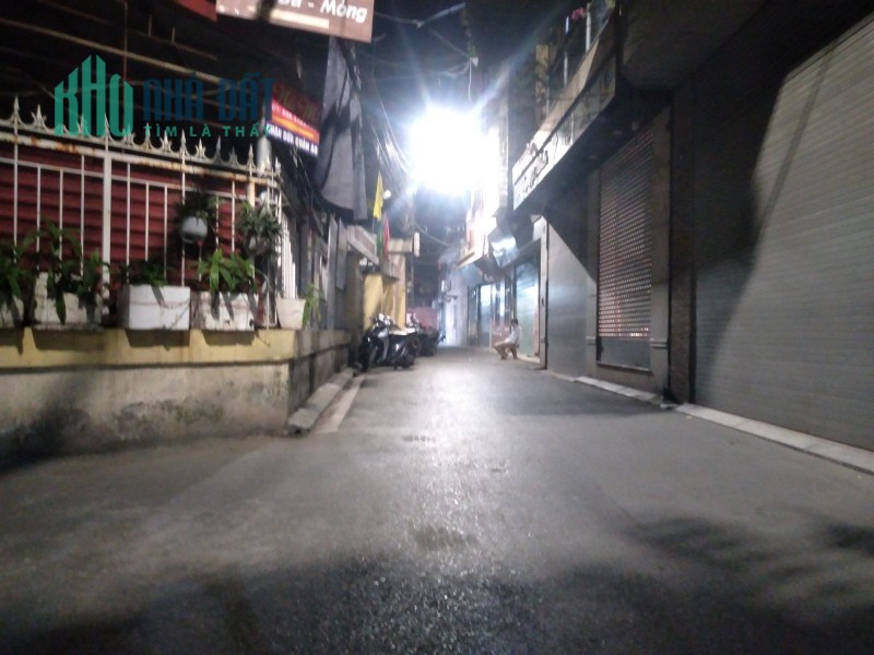 .
BÁN ĐẤT TRONG NGÕ HÀ HUY TẬP LÔ GÓC 68M, KINH DOAH ,TỐT GẦN GA YÊN VIÊN