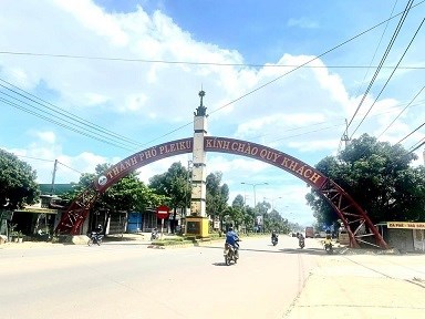 LÔ ĐẤT Ở NGAY GẦN VỊ TRÍ TRUNG TÂM NGÃ TƯ BIỂN HỒ ANH CHỊ EM NHANH TAY NHẤC MÁY GỌI CHO EM HOÀNG SỐ