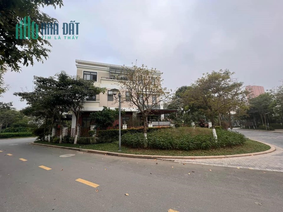 BÁN BIỆT THỰ KĐT TÂY HỒ TÂY. ĐẲNG CẤP XA HOA. GIỚI QUAN TO Ở. DT 355M2. GIÁ 140 TỶ
