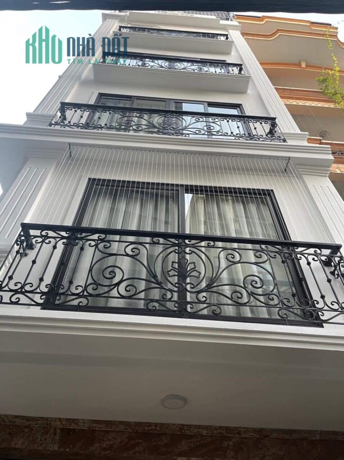 Bán gấp nhà Hoàng Quốc Việt ô tô tránh, dừng đỗ vỉa hè 50m nhỉnh 8 tỷ