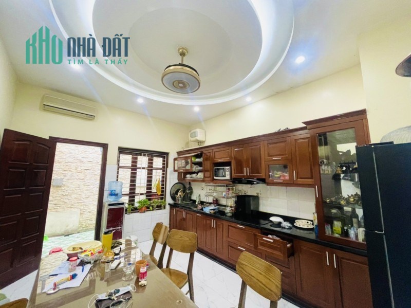 BÁN NHÀ NGÕ NGỌC LÂM 66M 4T  MT4,5  7,5TY VỊ TRÍ SIÊU ĐẮC ĐỊA - CÁCH 10M RA MẶT PHỐ NGỌC LÂM KINH