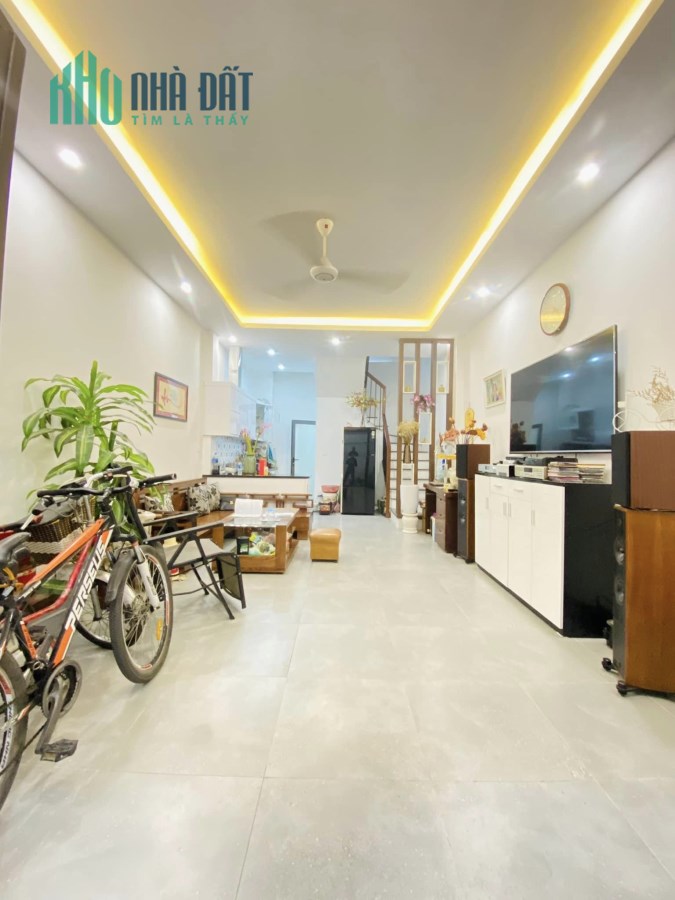 Bán nhà Cầu Diễn, Nam Từ Liêm - Giá 4.25 tỷ,  45m2, 5 tầng - OTO cách nhà 20m