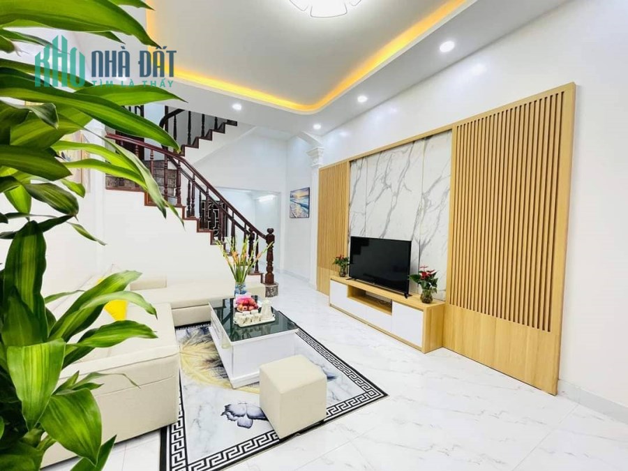Bán nhà phố Vũ Thạnh 40m 5 tầng. Mặt tiền 4m. Ngõ thông, Kinh doanh, gần ô tô. Giá: 5.95 tỷ